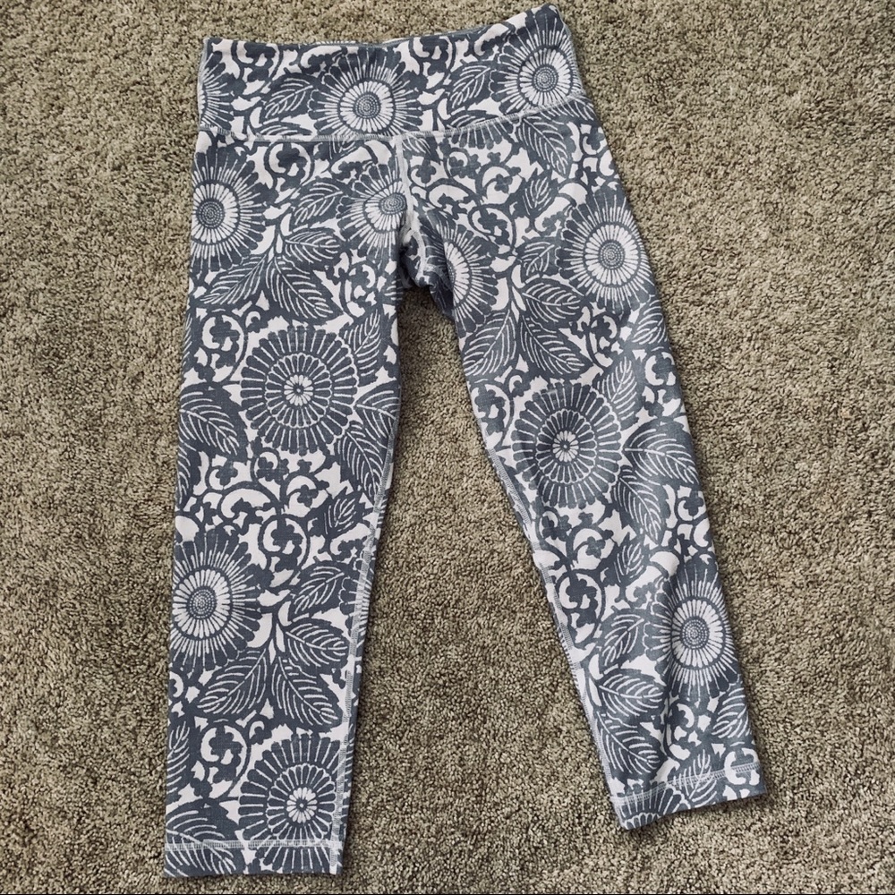 Lululemon | Beachy Floral Crops - Picture 2 of 7